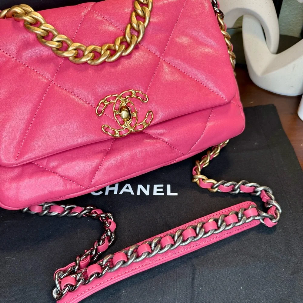 EUC CHANEL 19 Quilted Lambskin Leather Flap Bag in Shiny Pink